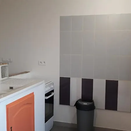 Pause Appart 40 M2 Avec Cour Privative - Spacieux & Confortable Saint-Ambroix Exterior photo