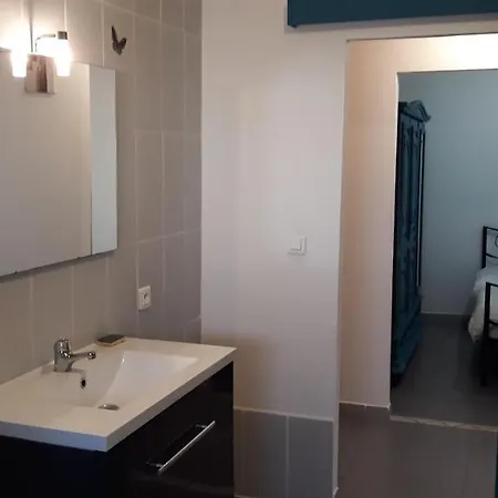 Pause Appart 40 M2 Avec Cour Privative - Spacieux & Confortable Saint-Ambroix Exterior photo